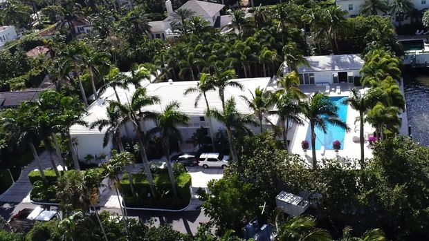 Rumah Bekas Jeffrey Epstein Rumah bekas Jeffrey Epstein yang berada di Palm Beach, Florida.