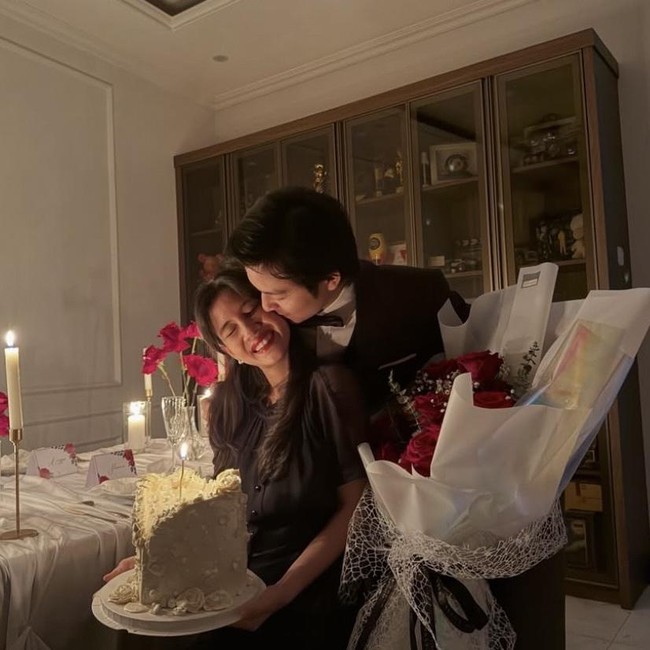 So Sweet! Momen Angga Yunanda dan Shenina Makan Malam Romantis Bersama