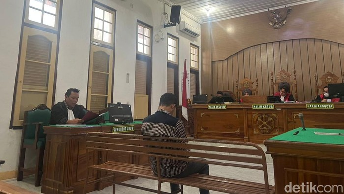 Sidang tuntutan eks Kades Harihara Pohan Samosir, Piatur Sihotang di PN Medan, Senin (2/1/2026). (Juita Sinuhaji/detikSumut)