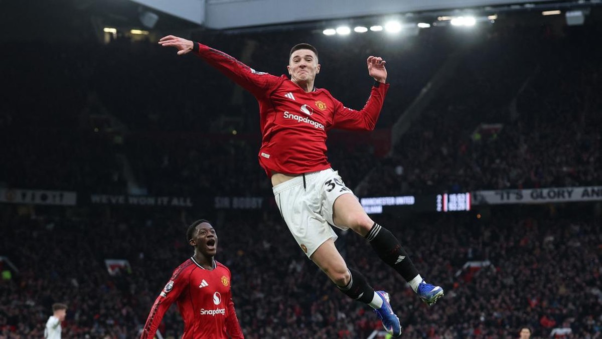 Benjamin Sesko pantas mendapatkan tepuk tangan di Old Trafford. (Foto: REUTERS/Phil Noble)