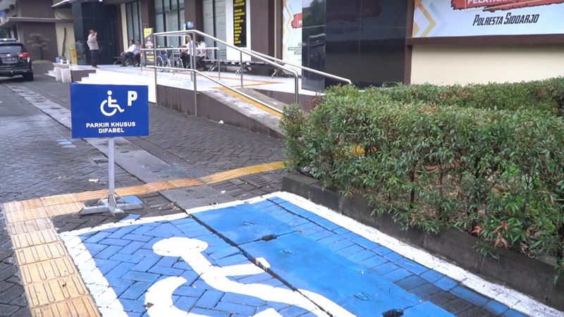 SPKL Mall Mini Pelayanan Polri Polresta Sidoarjo yang digagas oleh Kapolresta Sidoarjo Kombes Christian Tobing