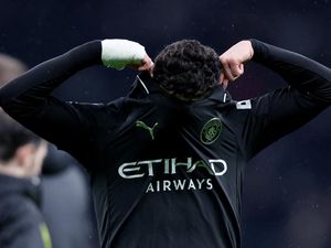 Klasemen Liga Inggris: City Gagal Pepet Arsenal, Malah Dikejar King MU