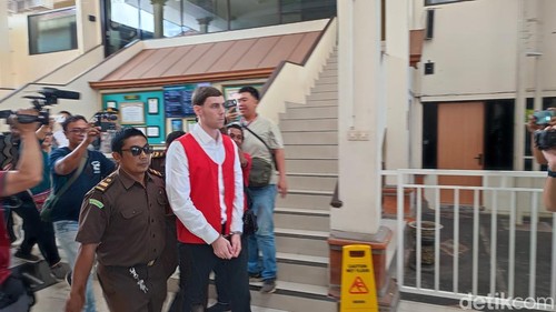 Darcy Francesco Jenson saat menjalani sidang tuntutan di PN Denpasar, Senin (2/2/2026).(Ahmad Firizqi Irwan/detikBali)
