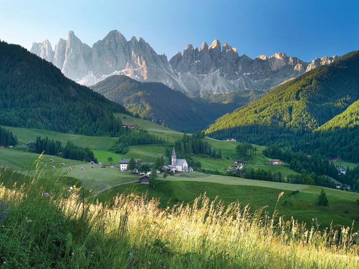 Val di Funes di provinsi Tyrol Selatan, Italia utara