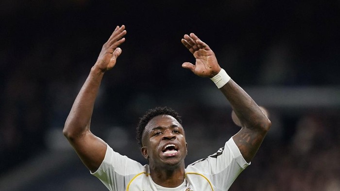 Benzema Belum Cukup, Al Hilal Incar Vinicius Jr