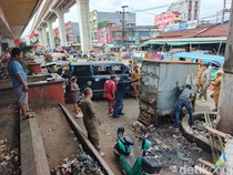 Lapak Pedagang Tuak dan Tukang Jahit di Bawah Ampera Palembang Dibongkar