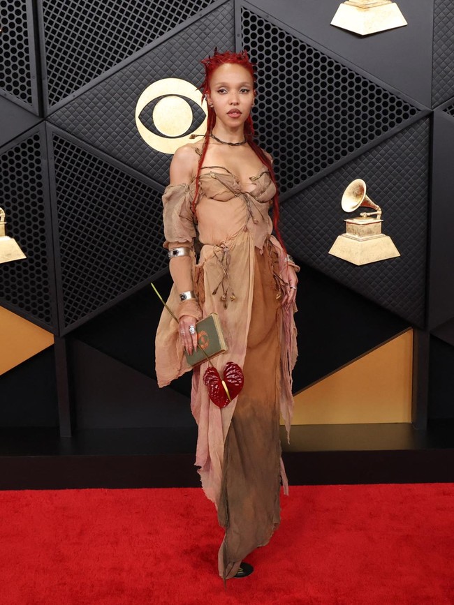 FKA Twigs Gugat Lagi Shia LaBeouf!