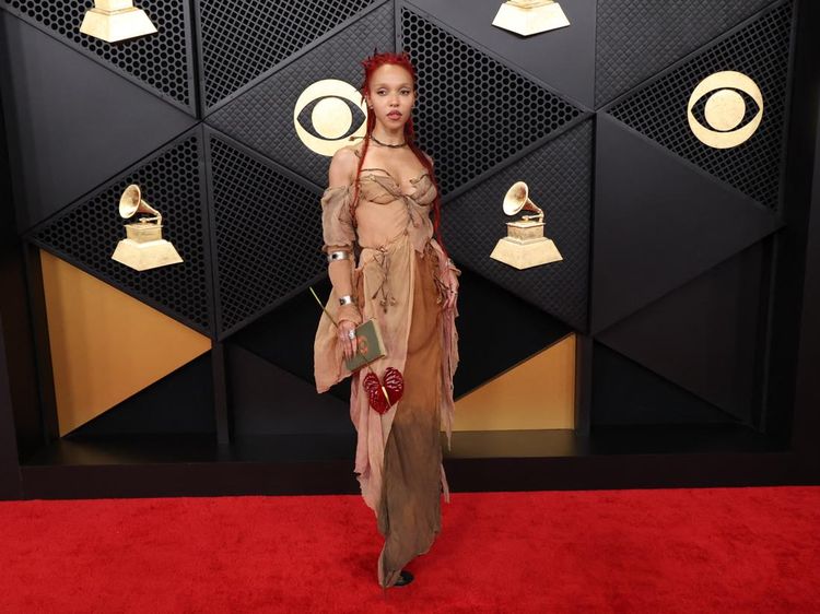 FKA Twigs Gugat Lagi Shia LaBeouf!