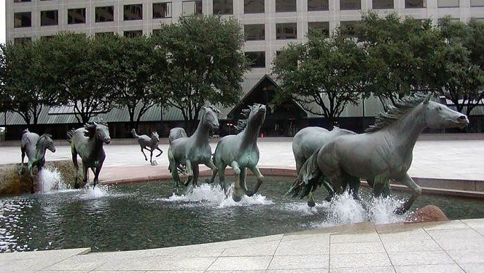 8 Seni Patung Luar Biasa yang Bikin Takjub