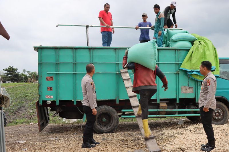 Aipda Iwan Haryanto membina petani untuk ketahanan pangan di Ogan Ilir, Sumsel
