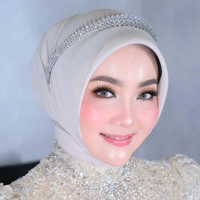 Foto Atalia Praratya Tampil Dengan Gaun Pengantin & Riasan Soft Pink, Memukau