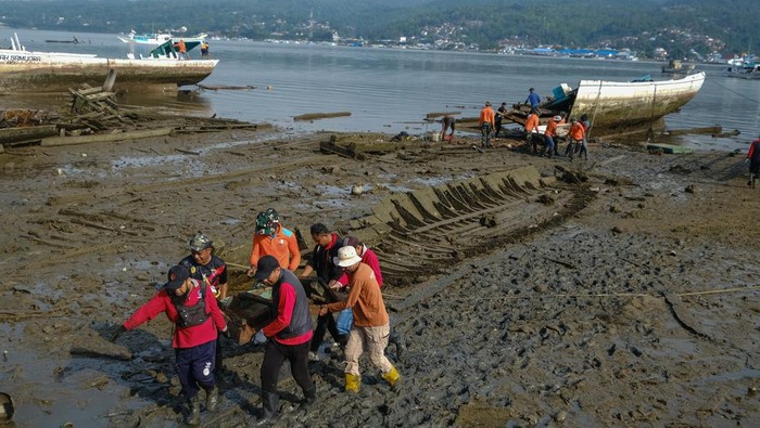 Bersih-Bersih Teluk Kendari, Bangkai Kapal Terbengkalai Diangkat