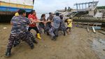 Bersih-Bersih Teluk Kendari, Bangkai Kapal Terbengkalai Diangkat