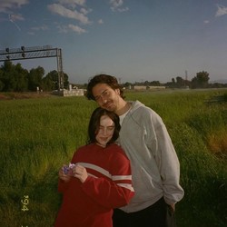 Circle Dunia Musik dan Romansa Billie Eilish dengan Nat Wolff