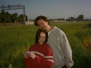 Billie Eilish Go Public Bareng Pacar Nat Wolff, Diisukan Tunangan