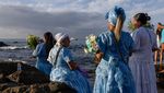 Ribuan Pemuja Padati Pantai Salvador dalam Ritual Suci Iemanja