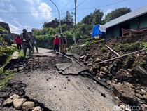 104 Rumah-Ponpes Rusak Akibat Tanah Gerak di Jatinegara Tegal