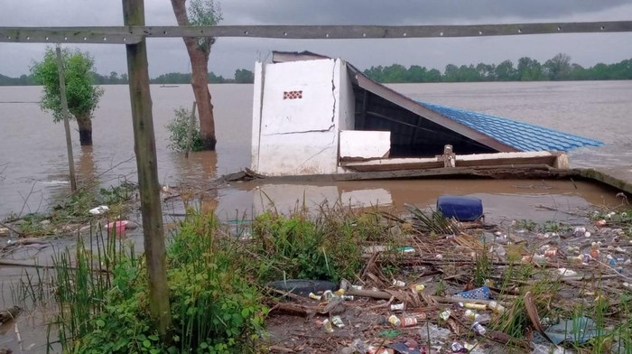 Dermaga Naik Turun Penumpang di Banyuasin Roboh Kena Hempas Ombak