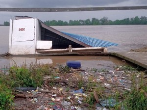 Dermaga Naik Turun Penumpang di Banyuasin Roboh Kena Hempas Ombak