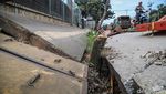Dua Pekan Amblas, Jalan Narogong Bekasi Belum Diperbaiki