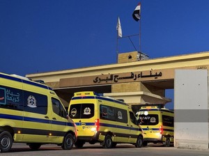 Pakai Ambulans, Korban Perang Palestina Tiba di Mesir Usai Rafah Dibuka Lagi