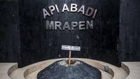 Api Abadi Mrapen memiliki nilai sejarah dan budaya yang tinggi. Api dari situs ini pernah digunakan untuk menyalakan obor Pekan Olahraga Nasional (PON), Asian Games, Ganefo, hingga upacara Hari Raya Waisak. Padamnya api tersebut pun menimbulkan kekhawatiran akan kelestarian situs bersejarah tersebut. ANTARA FOTO/Aprillio Akbar