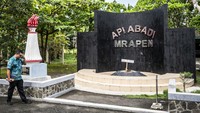 Meski padam, kawasan situs Api Abadi Mrapen tetap dikunjungi warga yang ingin melihat langsung kondisi terkini. Pemerintah daerah memastikan upaya pemulihan terus dilakukan agar api legendaris tersebut kembali menyala dan dapat dinikmati masyarakat. ANTARA FOTO/Aprillio Akbar