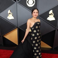 Foto: Gaun dari Tenun Garut Mendunia di Grammy Awards 2026