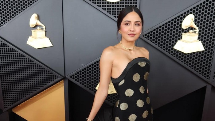 Gaun Tenun Garut di Grammys 2026