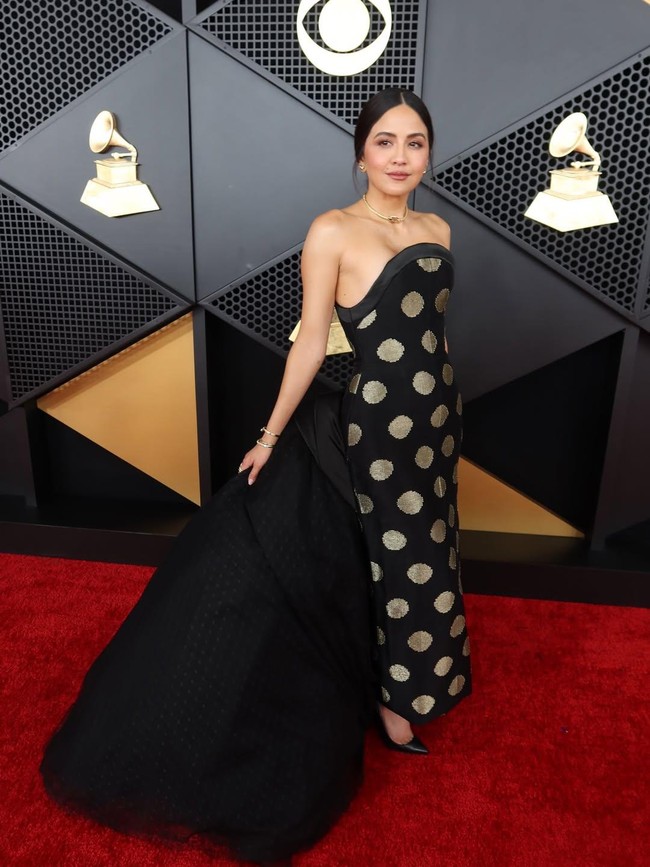 Foto: Gaun dari Tenun Garut Mendunia di Grammy Awards 2026