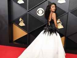 Pakai Gaun Chanel, Olivia Dean Bersinar di Grammy Awards 2026