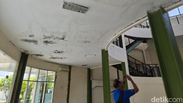 Gor di Kompleks Api Abadi Mrapen Kondisi gedung olahraga di Kawasan Wisata Api Abadi Mrapen, Desa Manggarmas, Kecamatan Godong, Kabupaten Grobogan, Selasa (3/2/2026).