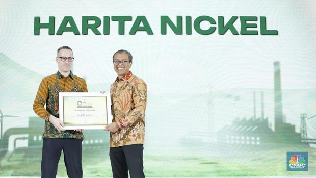 Harita Nikel meraih anugerah ESG 2026 dalam acara ESG Sutainability Forum 2026 di Jakarta, Selasa (3/2/2026). (CNBC Indonesia Tri Susilo)