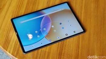 Salah satu fitur unggulan XPad Edge adalah layar berukuran 13,2 inch dengan resolusi 2.4K Eye Protection Display. Layar luas dan tajam ini memberikan ruang kerja lebih lega untuk multitasking, presentasi, serta aktivitas kreatif. Foto: Adi Fida Rahman/detikINET