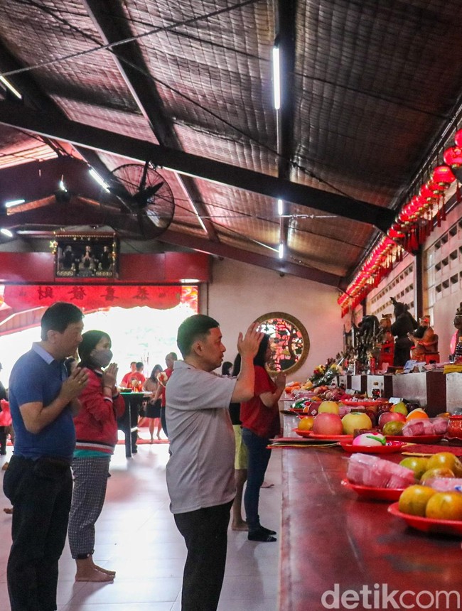 Jelang Imlek, Wihara Dharma Bhakti Glodok Mulai Ramai Didatangi Umat
