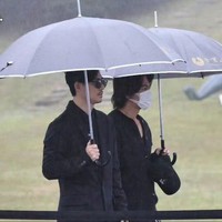 Momen Jerry Yan & Vic Chou Kunjungi Makam Barbie Hsu Setahun Setelah Meninggal