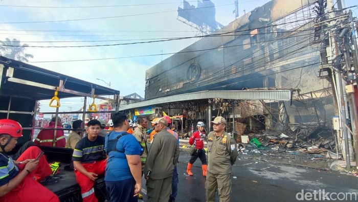 Detik-detik Kebakaran Hanguskan Rita Pasaraya Cilacap
