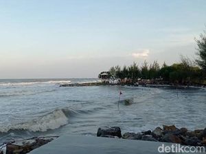 Keindahan Pantai Cemara Indah Indramayu, Tenang dan Ramah di Dompet