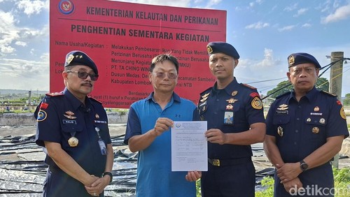 Kementerian Kelautan dan Perikanan (KKP) menyegel sementara tambak udang milik WN Taiwan di Desa Obel-obel, Kecamatan Sambelia, Lombok Timur, NTB, Selasa (3/2/2026). (Foto: Ahmad Viqi/detikBali)