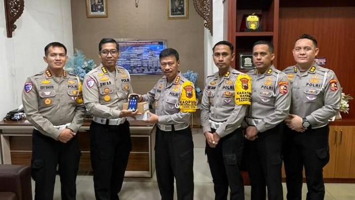 Korlantas Serahkan ETLE Mobile Handheld, Perkuat Penegakan Hukum di Jateng