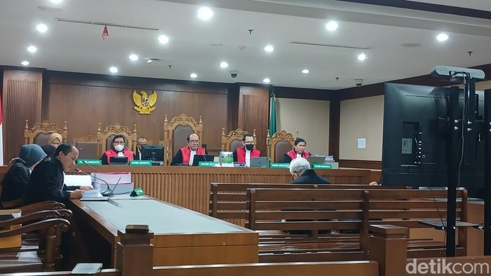 Luhur Budi Djatmiko Dituduh Korupsi Lahan Rp 348 M, Tuntutan 5 Tahun Penjara!