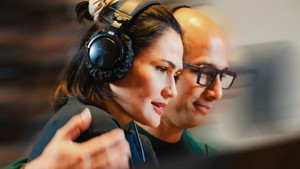 Marcell Siahaan dan Rima Melati Adams merilis lagu Mulanya Disini. Lagu itu sendiri merupakan intepretasi ulang dari lagu klasik tahun 80-an milik bandMalaysia bernama Freedom. (Foto: yogi setiawan)