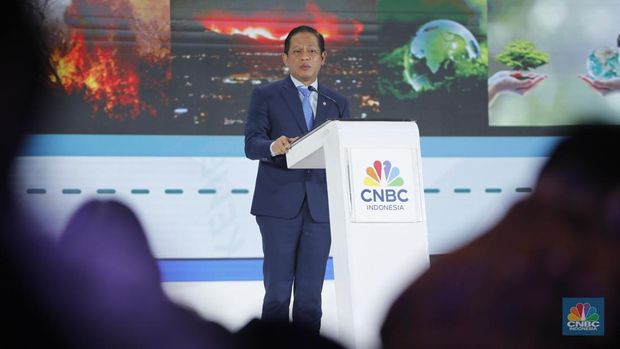 Menteri Lingkungan Hidup, Hanif Faisol Nurofiq menyampaikan pidato utama dalam acara ESG Sutainability Forum 2026 di Jakarta, Selasa (3/2/2026). (CNBC Indonesia Tri Susilo)