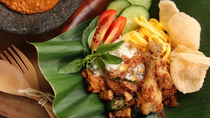Menelusuri Jejak Nasi Uduk Betawi dan Ayam Goreng Legendaris di Jakarta