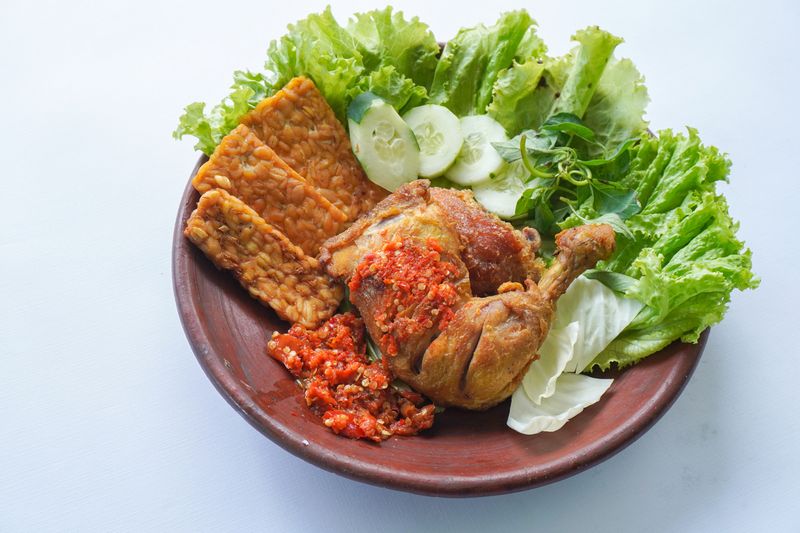 Nasi Uduk dan Ayam Goreng