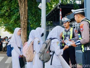 Satlantas Polres Pasuruan Kota Edukasi Keselamatan Lalu Lintas ke Pelajar