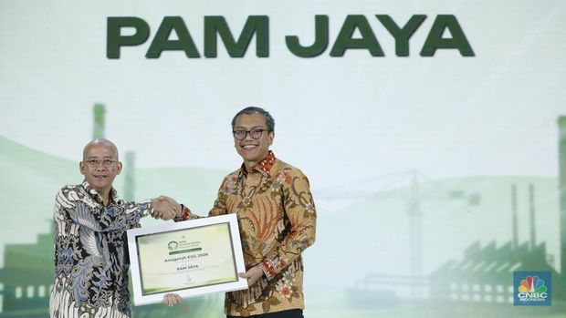 PAM Jaya meraih anugerah ESG 2026 dalam acara ESG Sutainability Forum 2026 di Jakarta, Selasa (3/2/2026). (CNBC Indonesia Tri Susilo)