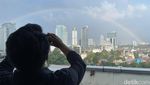 Pelangi Hiasi Langit Pancoran Usai Hujan Guyur Jakarta