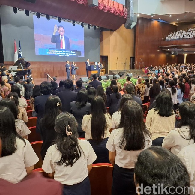 Khidmatnya Puncak Hari Natal Nasional 2025 di UPH, Dihadiri Mendiktisaintek