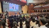 Ribuan siswa dan mahasiswa hadir dalam Puncak Hari Natal Nasional 2025 di UPH Kampus Lippo Village, Karawaci, Tangerang pada Selasa (3/2/2026). Acara ini berupa doa bersama dan seminar nasional. Foto: Cicin Yulianti/detikcom